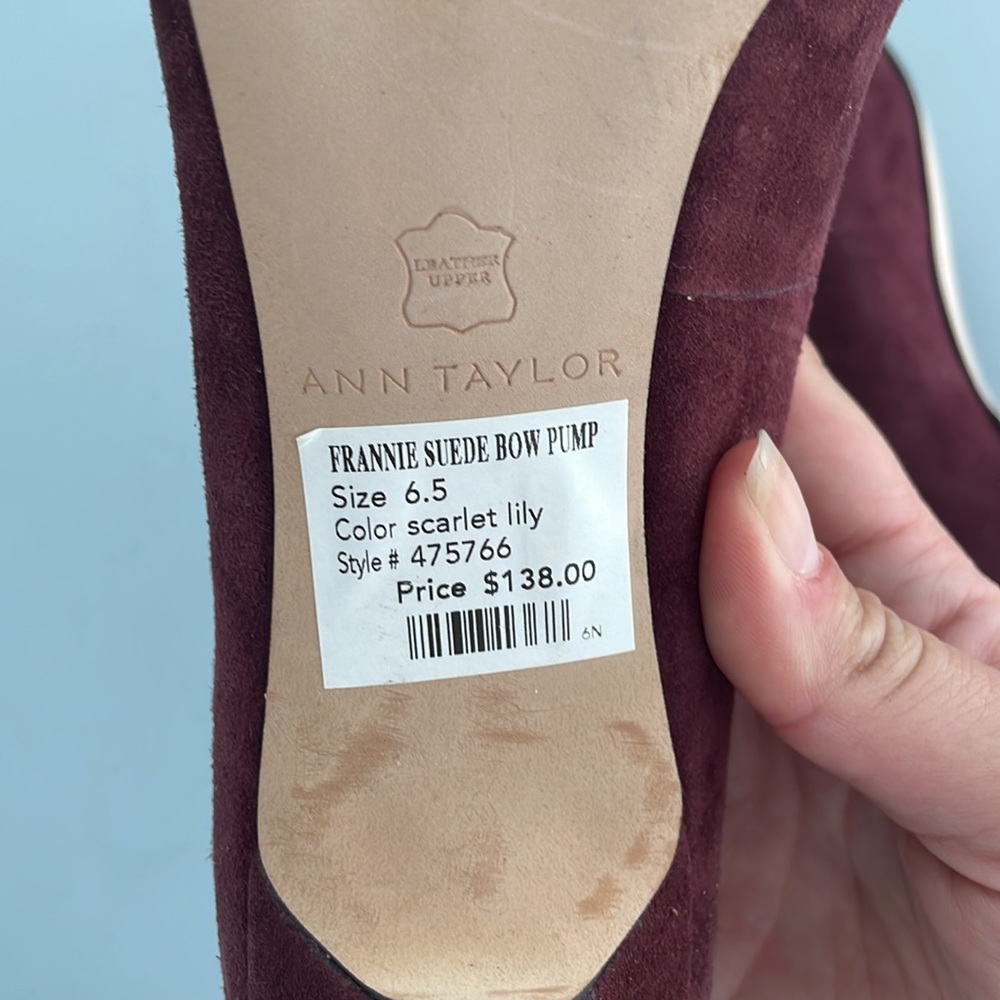 NWT ann Taylor maroon suede heels with bow on toes. Size 6.5 - Picture 5 of 5